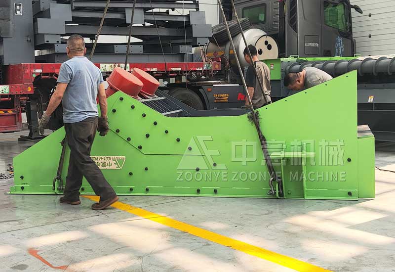 振動(dòng)給料機(jī).jpg 振動(dòng)給料機(jī)