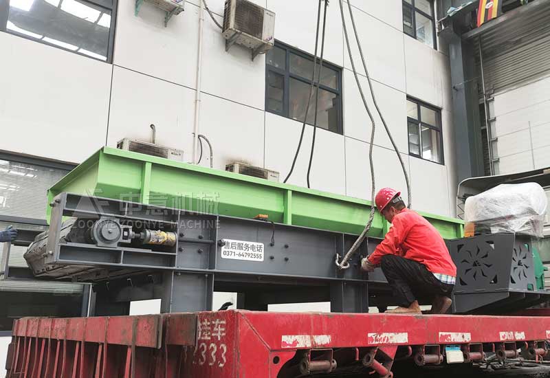 鏈板輸送機(jī).jpg 鏈板輸送機(jī)